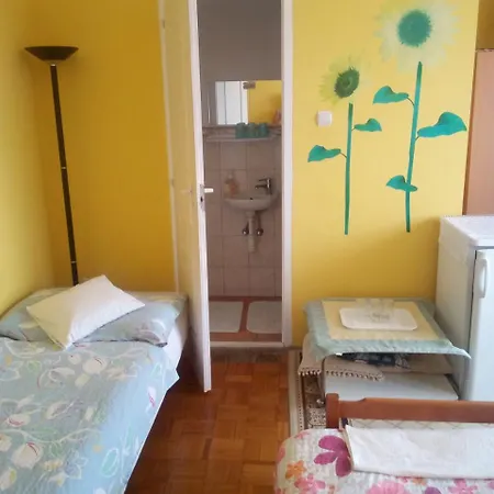 Keletifeny Vendeghaz