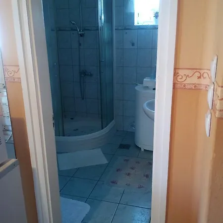 Keletifeny Vendeghaz