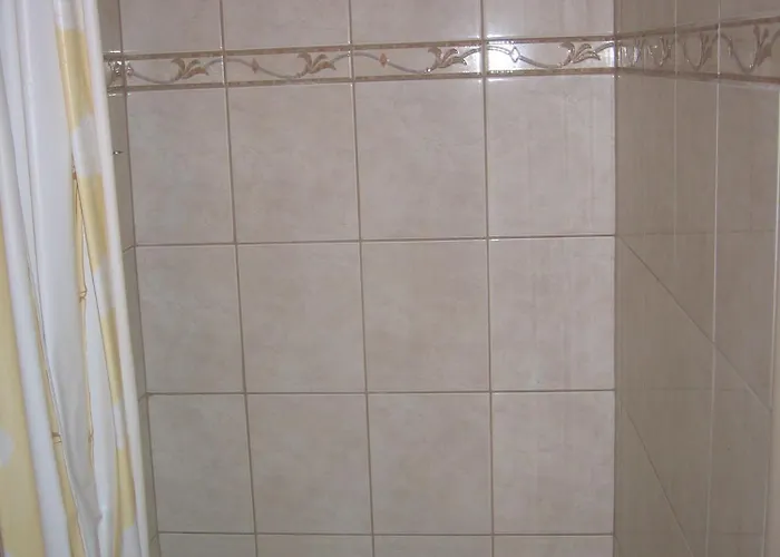 Konukevi Keletifeny Vendeghaz