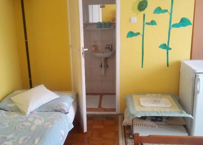 Keletifeny Vendeghaz