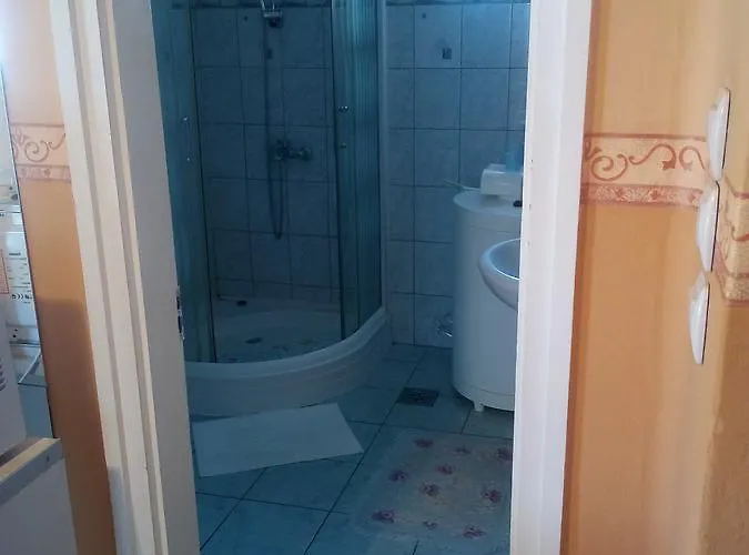 Keletifeny Vendeghaz